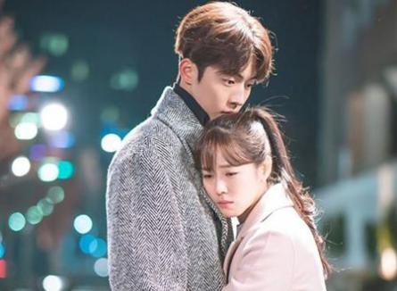 遭遇不成文的见不得光的一些暗箱操作的星座女明星